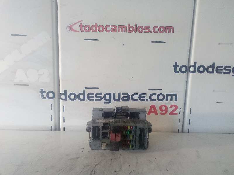 CAJA RELES / FUSIBLES foto 2