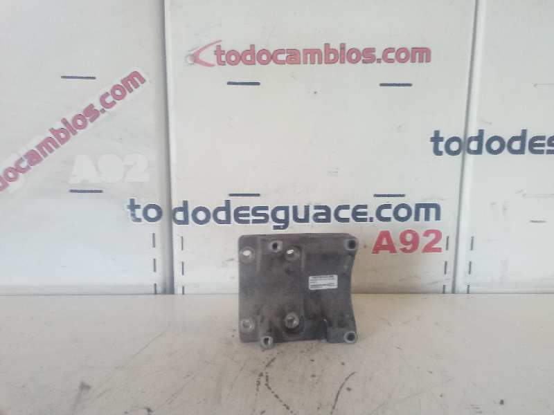 SOPORTE MERCEDES-BENZ ATEGO 6 CYL. 4X4 2005 -> *