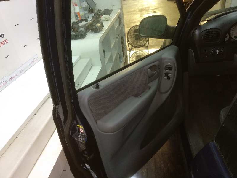 CHRYSLER VOYAGER (RG) 2.4 LX (I)   |   03.01 - 12.04 foto 7