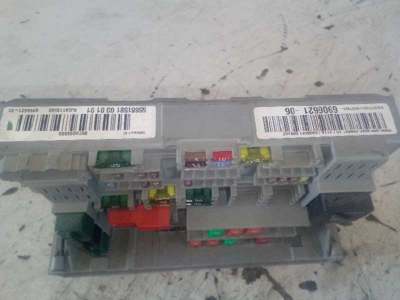 CAJA RELES / FUSIBLES