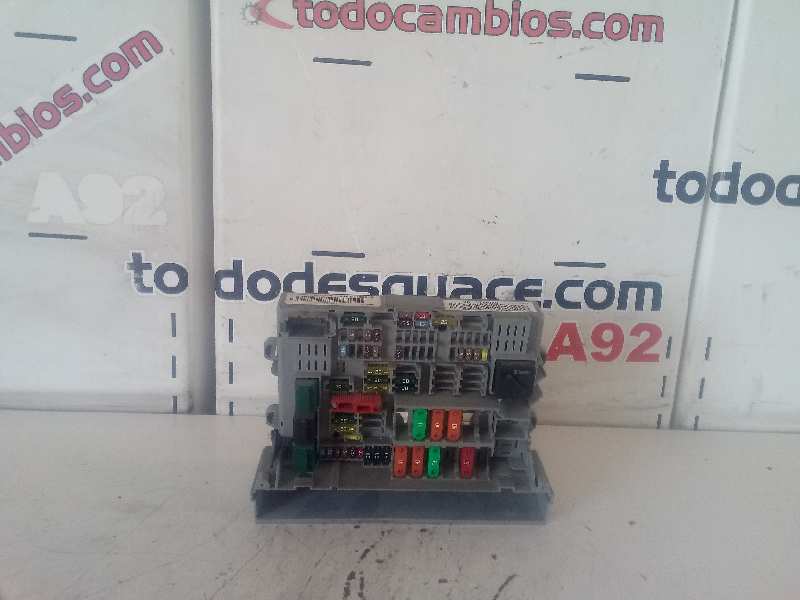 CAJA RELES / FUSIBLES foto 2