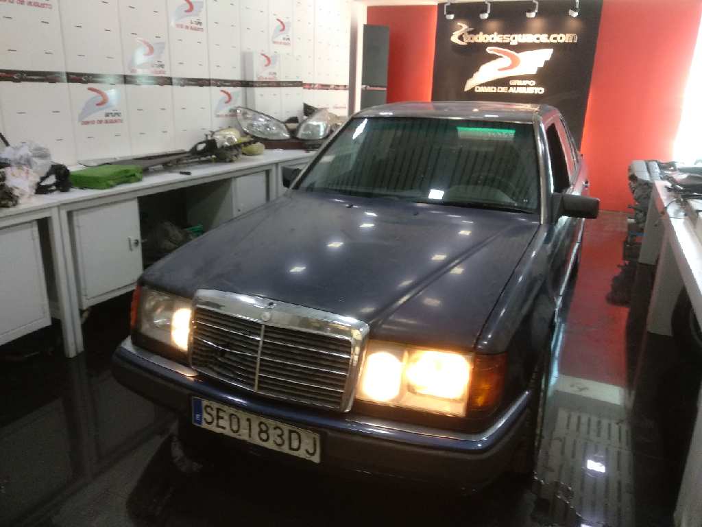 MERCEDES-BENZ CLASE E (W124) BERLINA * foto 2