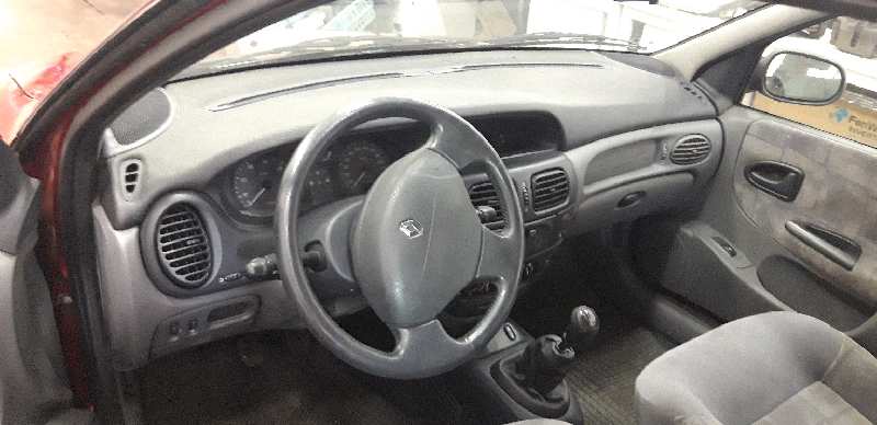 RENAULT MEGANE I FASE 2 BERLINA (BA0) 1.6 16 V RT (BA04) Motor 1,6 Ltr. - 79 kW foto 4