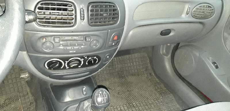 RENAULT MEGANE I FASE 2 BERLINA (BA0) 1.6 16 V RT (BA04) Motor 1,6 Ltr. - 79 kW foto 8
