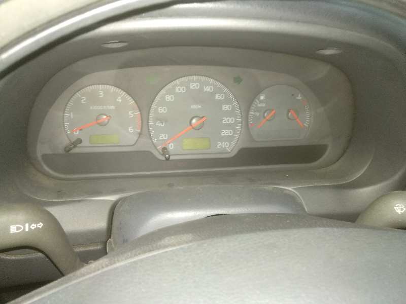 VOLVO S40 BERLINA (1995-2005) 1.9 D foto 9
