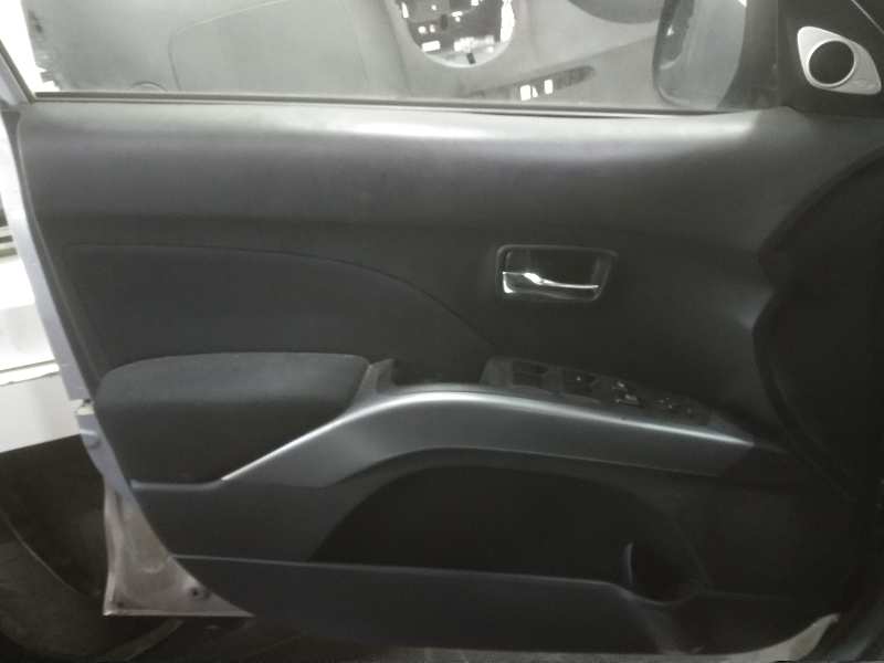 MITSUBISHI OUTLANDER (CW0) 2.0 DI-D Intense   |   02.07 - 12.09 foto 5