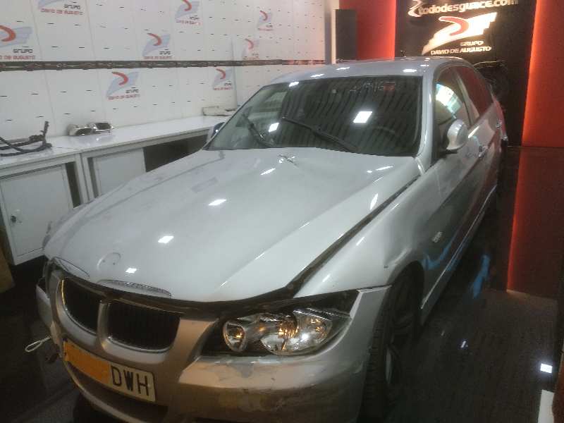 BMW SERIE 3 BERLINA (E90) 320d   |   12.04 - 12.07 foto 4