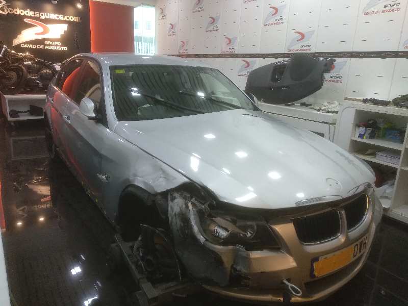 BMW SERIE 3 BERLINA (E90) 320d   |   12.04 - 12.07 foto 5