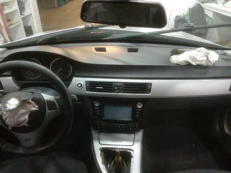 BMW SERIE 3 BERLINA (E90) 320d   |   12.04 - 12.07 foto 10