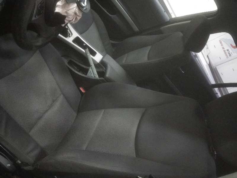BMW SERIE 3 BERLINA (E90) 320d   |   12.04 - 12.07 foto 11