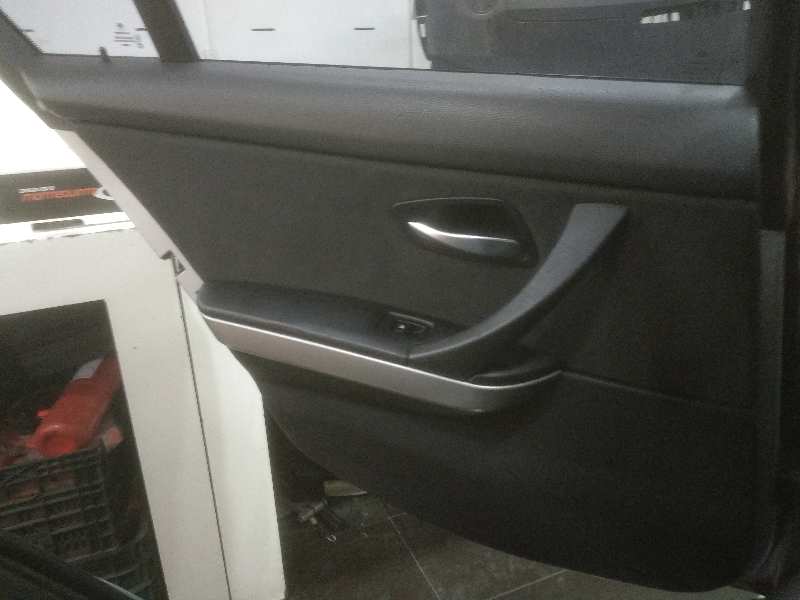 BMW SERIE 3 BERLINA (E90) 320d   |   12.04 - 12.07 foto 12