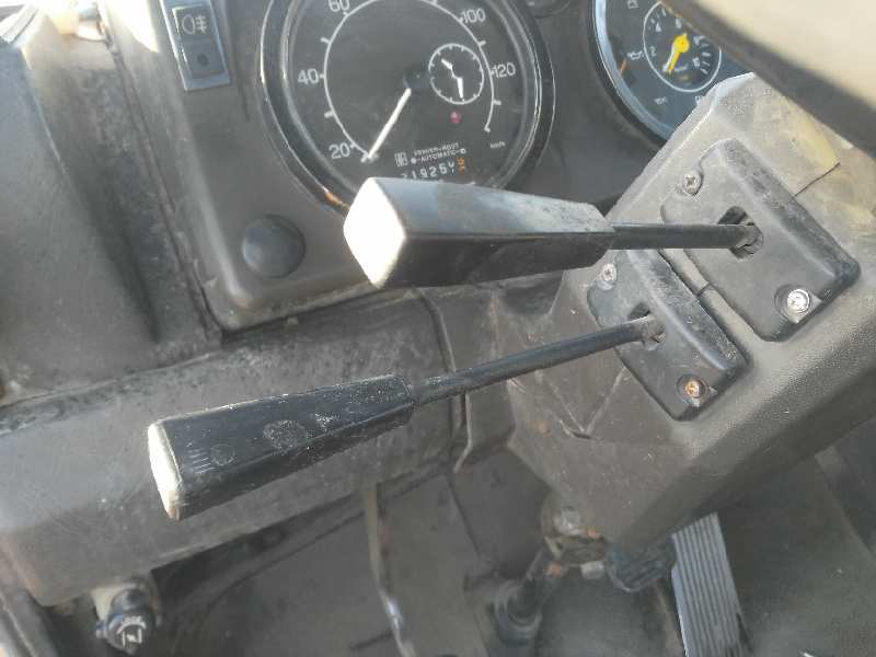 NISSAN L - 60.095 Chasis / 2800 / 6.0 / 66 KW Cabina individual   |   01.95 - ... foto 10