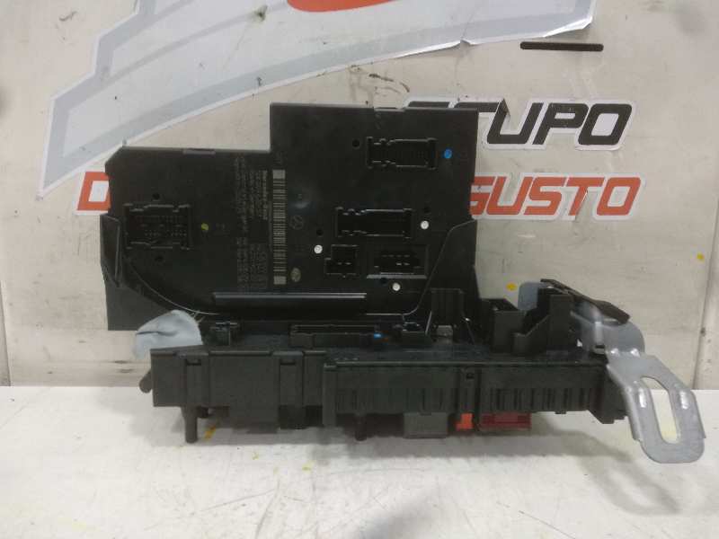 CAJA RELES / FUSIBLES