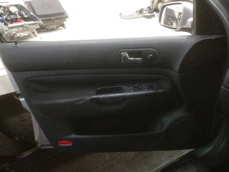 VOLKSWAGEN GOLF IV BERLINA (1J1) 25 Aniversario Motor 1,9 Ltr. - 74 kW TDI foto 6