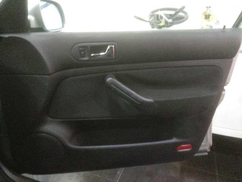 VOLKSWAGEN GOLF IV BERLINA (1J1) 25 Aniversario Motor 1,9 Ltr. - 74 kW TDI foto 7