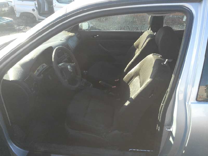 VOLKSWAGEN GOLF IV BERLINA (1J1) Conceptline Motor 1,6 Ltr. - 77 kW 16V foto 8