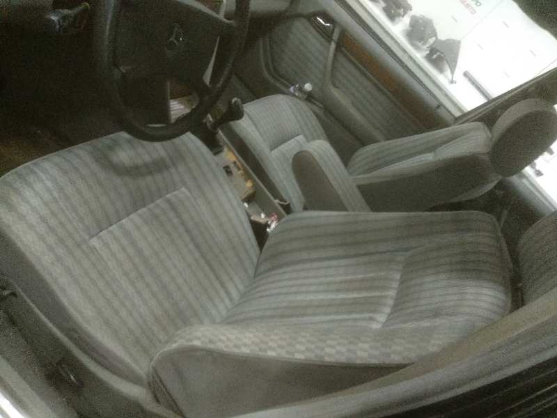MERCEDES CLASE E (W124) BERLINA 200 E / E 200 (124.019)   |   0.92 - ... foto 11
