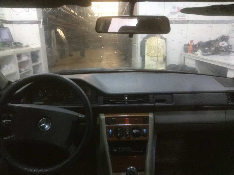 MERCEDES CLASE E (W124) BERLINA 200 E / E 200 (124.019)   |   0.92 - ... foto 12