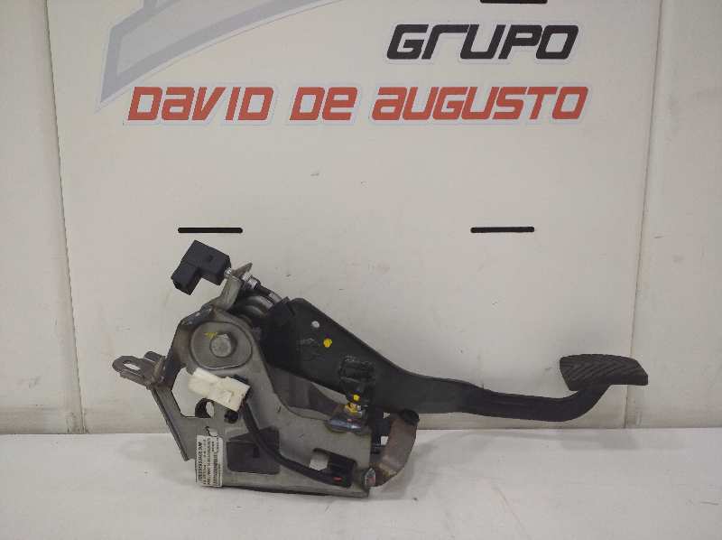 PEDAL FRENO DE ESTACIONAMIENTO KIA CEE D Drive   |   08.15 - 12.18