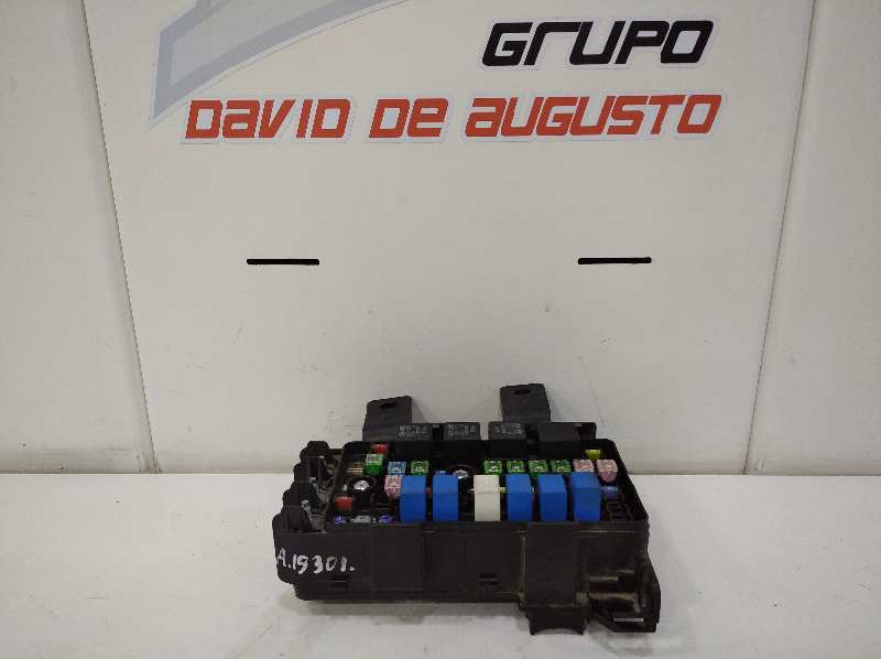 CAJA RELES / FUSIBLES