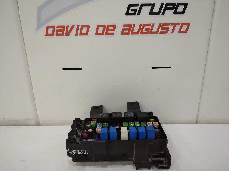 CAJA RELES / FUSIBLES foto 3