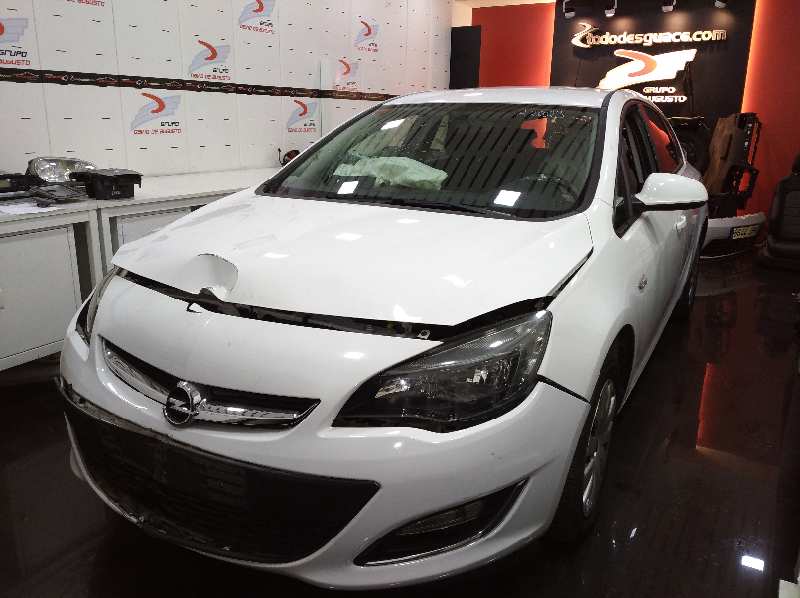 OPEL ASTRA J LIM. Selective   |   06.12 - 12.14 foto 4