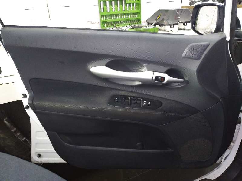 TOYOTA AURIS Hybrid Business   |   06.15 - 12.19