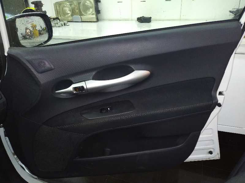 TOYOTA AURIS Hybrid Business   |   06.15 - 12.19