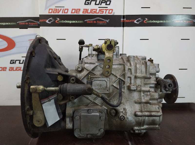 CAJA RELES / FUSIBLES NISSAN TRADE Caja cerrada, techo elevado