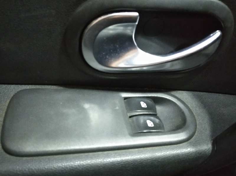 RENAULT CLIO III Confort Expression   |   09.05 - 12.06 foto 11