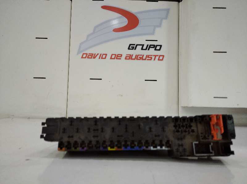 CAJA RELES / FUSIBLES