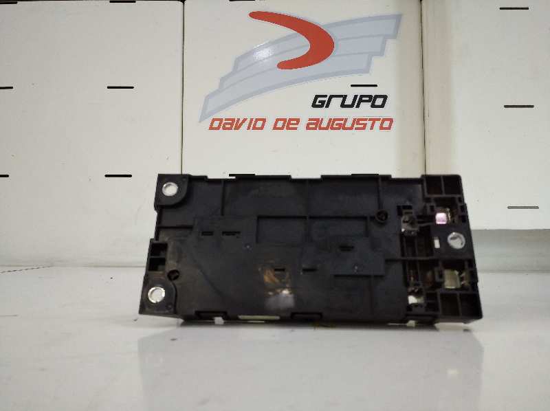 CAJA RELES / FUSIBLES TOYOTA AURIS Hybrid Business   |   06.15 - 12.19