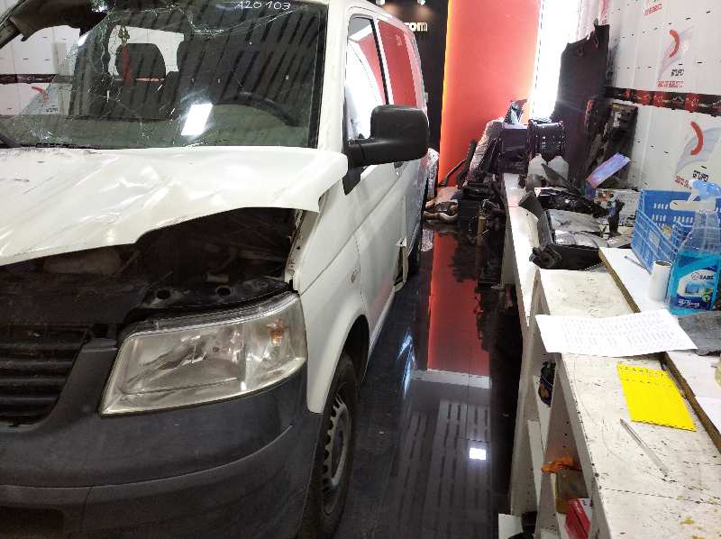 VOLKSWAGEN T5 BUS California  Techo elevable   |   01.06 - 12.09 foto 3