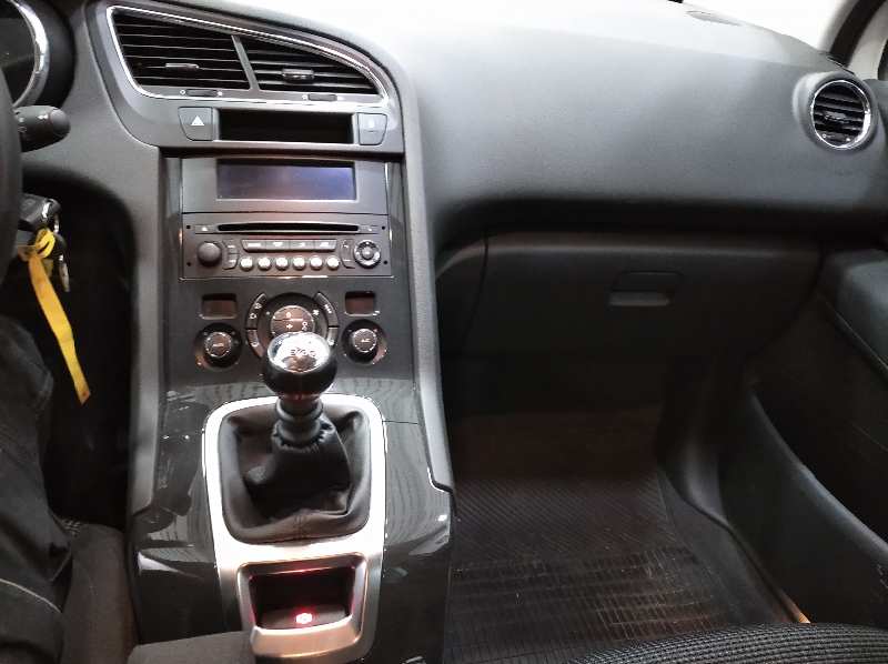PEUGEOT 5008 Confort   |   09.09 - 12.11 foto 12