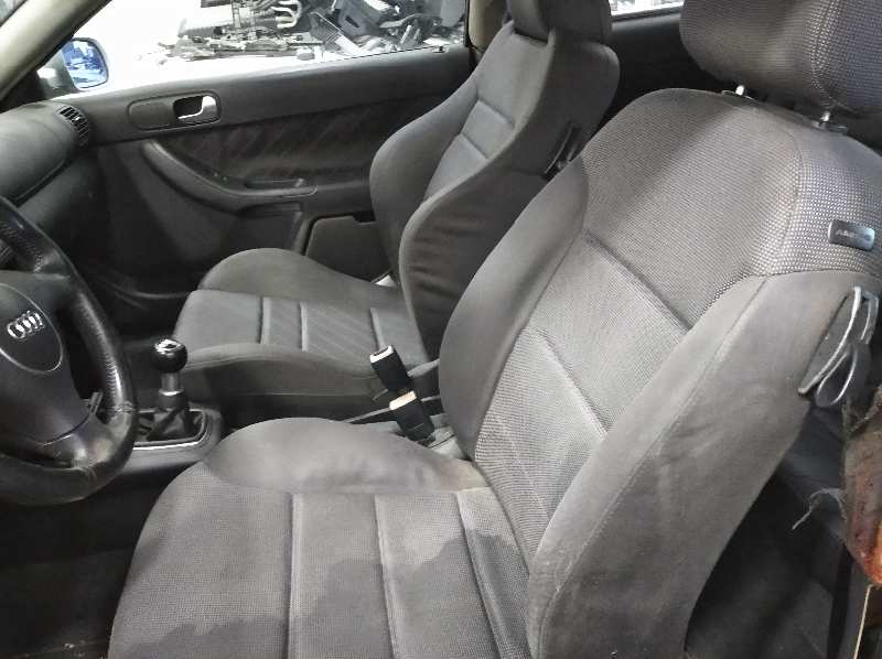 AUDI A3 (8L) 1.9 TDI Ambiente   |   09.00 - 12.03 foto 8