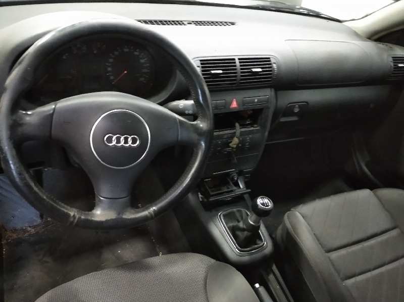 AUDI A3 (8L) 1.9 TDI Ambiente   |   09.00 - 12.03 foto 9