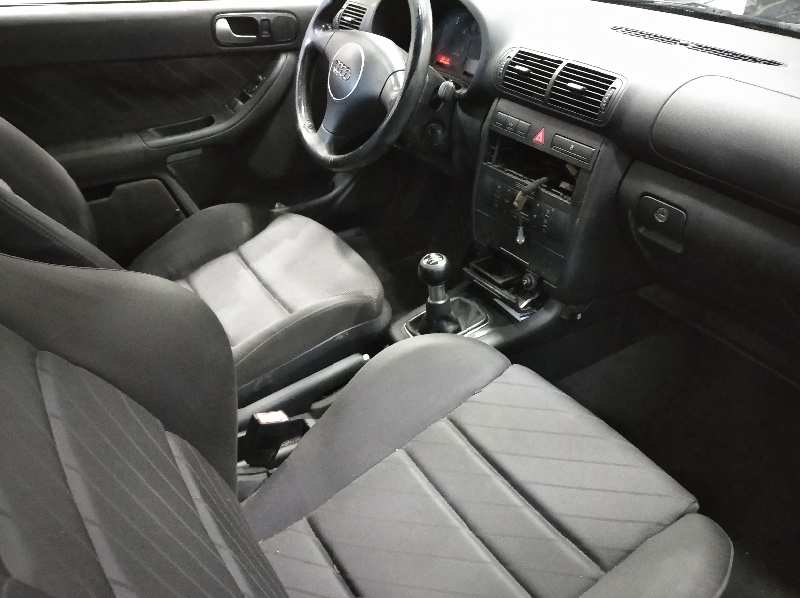 AUDI A3 (8L) 1.9 TDI Ambiente   |   09.00 - 12.03 foto 12