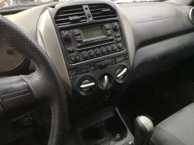 TOYOTA RAV 4 (A2) 1.8 Luna (2003->)   |   07.03 - 12.06 foto 8