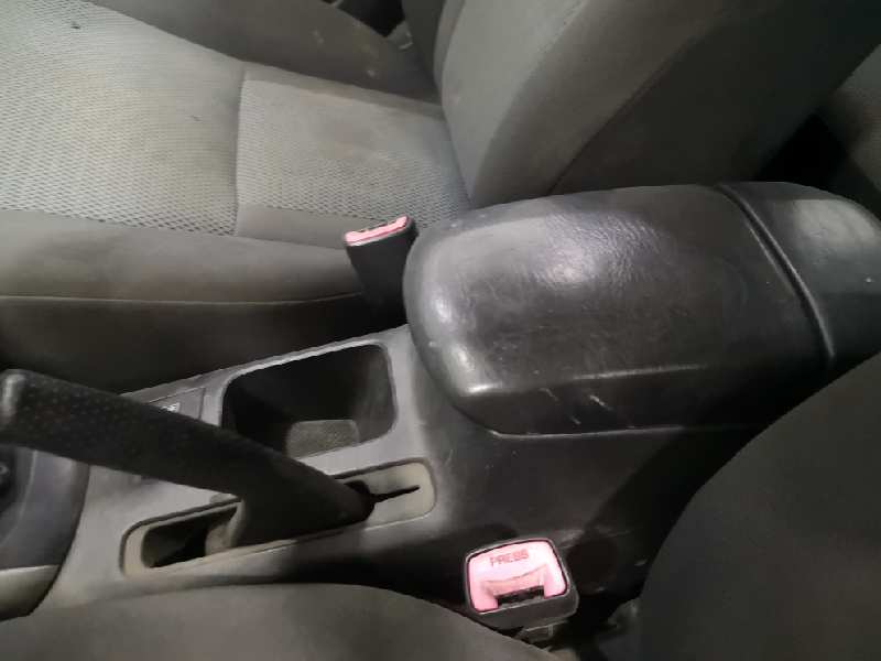 TOYOTA RAV 4 (A2) 1.8 Luna (2003->)   |   07.03 - 12.06 foto 10