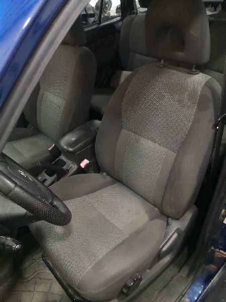 TOYOTA RAV 4 (A2) 1.8 Luna (2003->)   |   07.03 - 12.06 foto 11