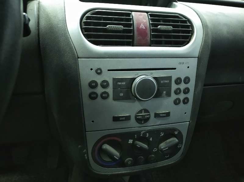OPEL CORSA C Essentia   |   08.03 - 12.06 foto 10