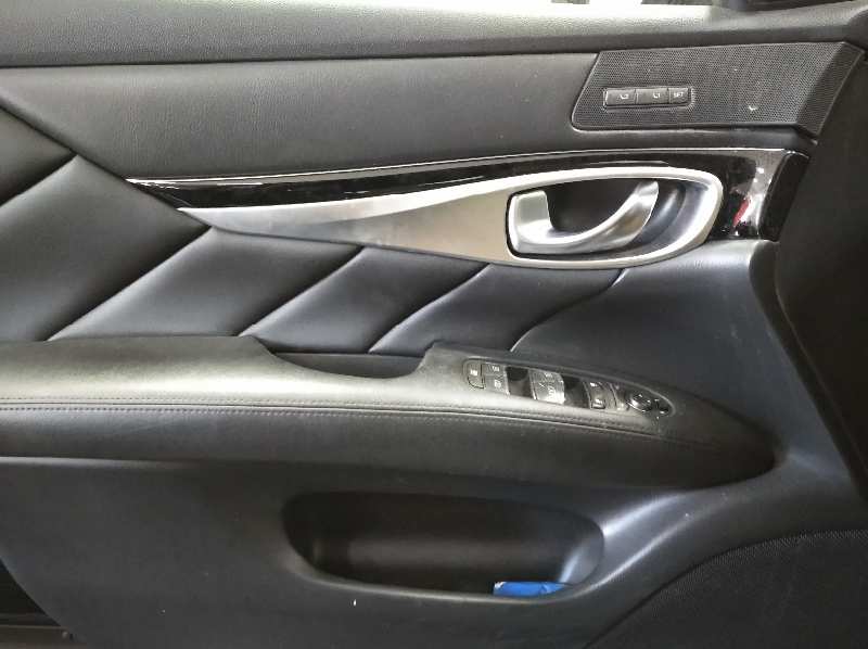 INFINITI Q70 LIM. 2.2d Premium   |   01.15 - 12.19