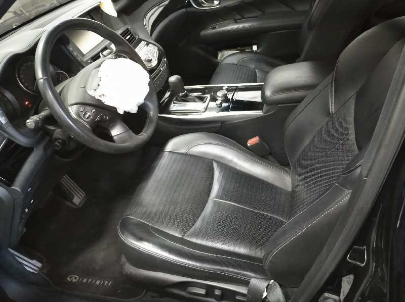 INFINITI Q70 LIM. 2.2d Premium   |   01.15 - 12.19