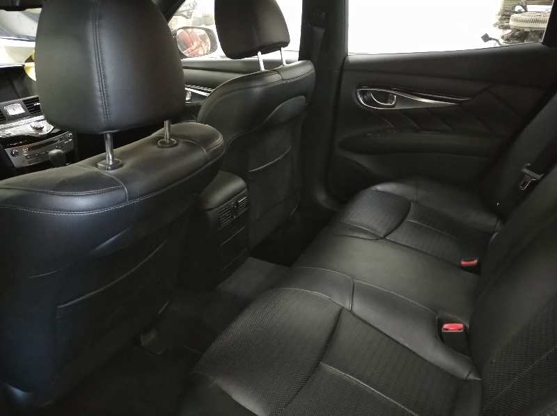 INFINITI Q70 LIM. 2.2d Premium   |   01.15 - 12.19