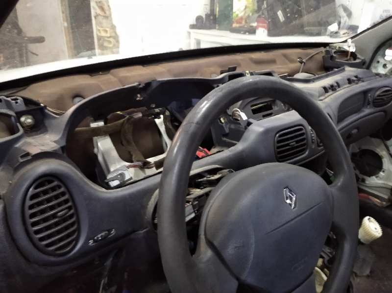 RENAULT MEGANE I FASE 2 CLASSIC (LA..) 1.9 dCi Dynamique   |   10.00 - 12.03 foto 7