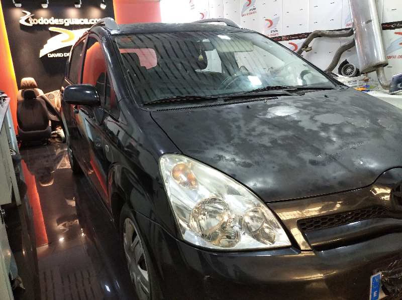 TOYOTA COROLLA VERSO (R1) 2.2 D-4D Luna   |   09.05 - 12.09 foto 2