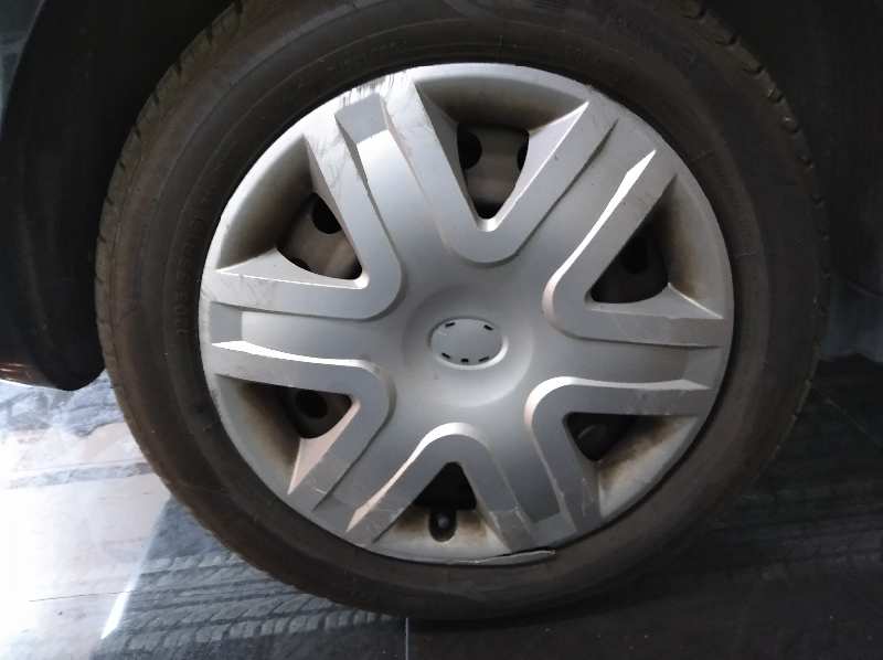 TOYOTA COROLLA VERSO (R1) 2.2 D-4D Luna   |   09.05 - 12.09 foto 3