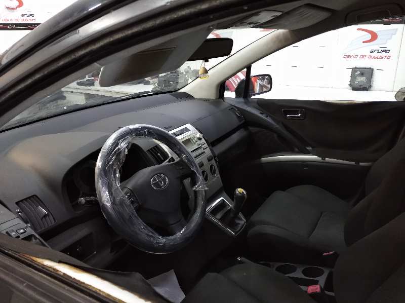 TOYOTA COROLLA VERSO (R1) 2.2 D-4D Luna   |   09.05 - 12.09 foto 8