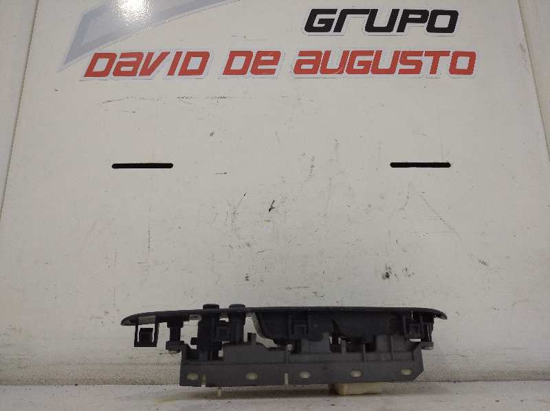 MANDO ELEVALUNAS DELANTERO IZQUIERDO TOYOTA AURIS Hybrid Business   |   06.15 - 12.19