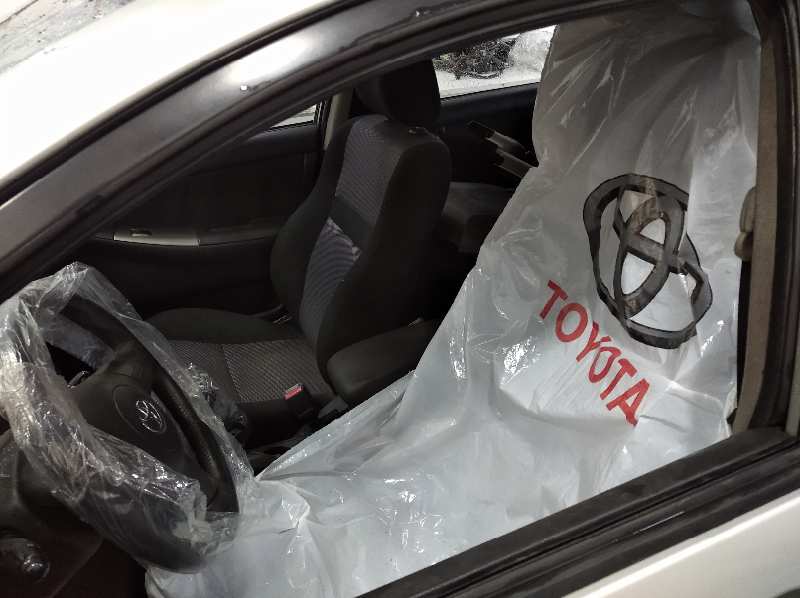 TOYOTA COROLLA (E12) 2.0 D-4D Linea Sol Berlina   |   10.01 - 12.04 foto 9